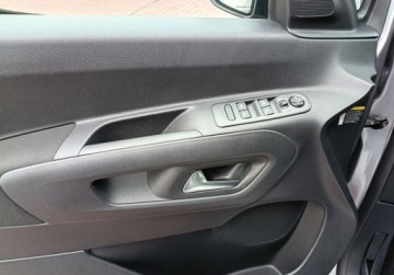 Citroen Berlingo III Osobowy M 1.2 PureTech 110KM 2023 Citroen Berlingo N1 Bogate wyposazenie Niski Przebieg 1.2 Benzyna 110KM, zdjęcie 11