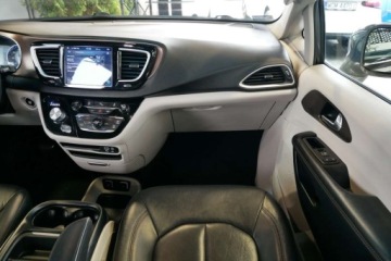 Chrysler Pacifica II 3.6 V6 291KM 2018 Chrysler Pacifica Touring L 3.6L V6 291KM MenuPL StowN Go Kamera 7os. LED, zdjęcie 14
