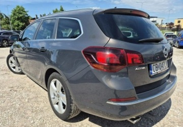 Opel Astra J Sports Tourer Facelifting 1.6 Turbo ECOTEC 180KM 2013 Opel Astra Salon Full wersja 180KM Model 2014 1.6 Benzyna 180KM, zdjęcie 3