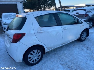Toyota Yaris III Hatchback 5d Facelifting Hybrid 100KM 2015 Toyota Yaris 1.5 Hybrid 2015r/ automat, zdjęcie 2