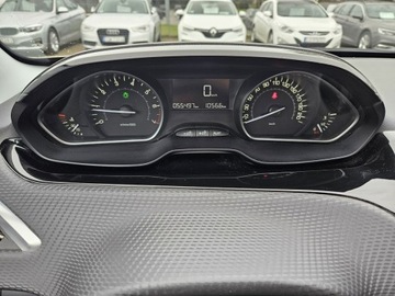 Peugeot 2008 I SUV Facelifting 1.2 PureTech 82KM 2016 Peugeot 2008 1,2benzyna 82KM salon polska navi, zdjęcie 13