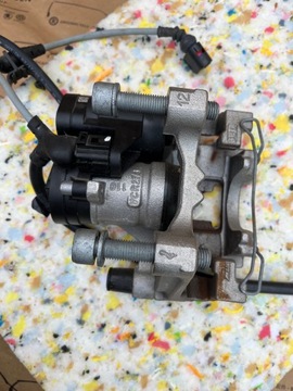 AUDI Q3 II 83A TIGUAN 4X4 TŘMEN BRZDOVÝ PRAVÝ ZADNÍ 3Q0615406 3Q6AG ORIGINÁL