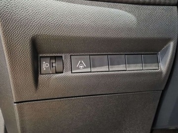 Peugeot 2008 II SUV Facelifting 1.2 PureTech 130KM 2024 Peugeot 2008 1.2 PureTech 130 Allure EAT8 SalonPL Dealer Gwarancja Vat 23, zdjęcie 19