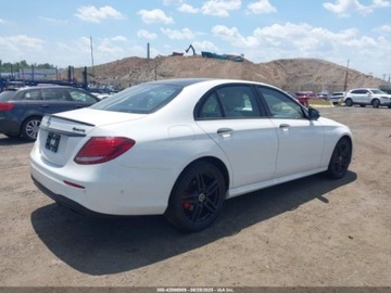 Mercedes Klasa E W213 2018 Mercedes-Benz Klasa E 2018 MERCEDES-BENZ E 300 4MATIC 2.0 Benzyna 241KM, zdjęcie 4