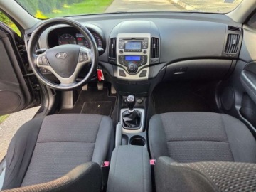 Hyundai i30 I CW Facelifting 1.6 CRDi 115KM 2011 Hyundai i30 Klimatronik Aluminiowe Felgi Czujniki Parkowania 1.6 Diesel, zdjęcie 13