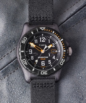 Męski zegarek analogowy z baterią solarną Timex Expedition TW2V40500