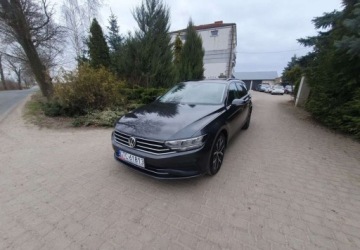 Volkswagen Passat B8 Variant 2.0 TDI BlueMotion SCR 150KM 2019 Volkswagen Passat Volkswagen Passat 2.0 TDI SCR DSG Business 2.0 Diesel