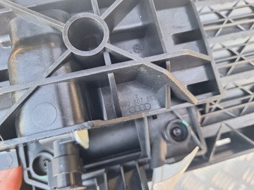 AUDI A4 B9 A5 ПОДЪЕМНАЯ СТАВНИ РАДИАТОРА