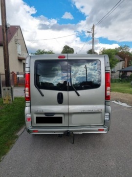 Opel Vivaro A Combi L1 2.0 CDTI 115KM 2014 Opel Vivaro 2.0 CDTI 114km 2x drzwi przesuwne, zdjęcie 4