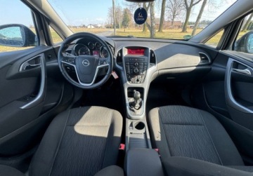 Opel Astra J GTC 1.4 Turbo ECOTEC 140KM 2013 Opel Astra Niski przebieg, zadbany, 1.4 turbo 140 koni 1.4 Benzyna 140KM, zdjęcie 11