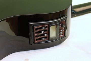 4/4 КЛАССИЧЕСКАЯ гитара с электроакустической системой.