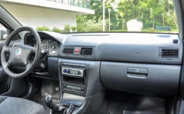 Skoda Octavia II Kombi 1.6 MPI 102KM 2008 Skoda Octavia 1,6 MPI (102KM) Lift Salon PL 2008 r. 1.6 Benzyna 102KM, zdjęcie 9