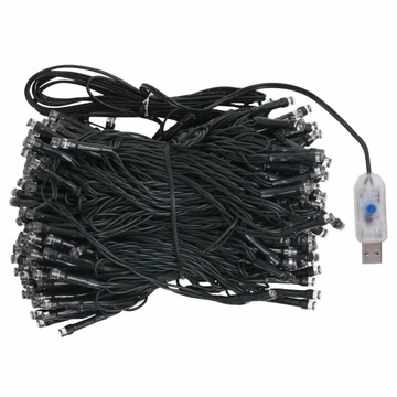 Искусственная матовая елка со светодиодами, шарами и сосной.