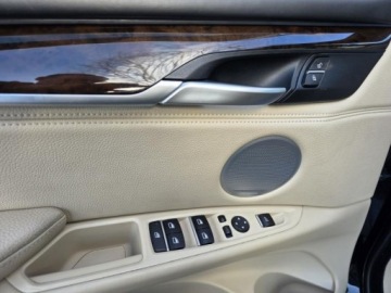 BMW X5 F15 SUV xDrive50i 450KM 2014 BMW X5 xDrive50i V8 4.4 450KM*Salon PL Bezwypadkowy * VAT23% * Individual, zdjęcie 5