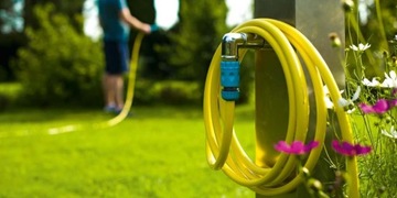 ПРОЧНЫЙ САДОВЫЙ ШЛАНГ 3/4 30М, РАЗДВИЖНОЙ, СКРУЧЕННЫЙ