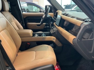 Land Rover Defender IV (L663) Hard Top 90 3.0D R6 250KM 2025 Defender 110 D250 X-Dynamic HSE 3.0 (250KM) 2025, zdjęcie 8