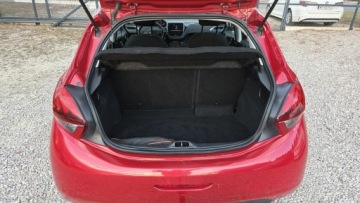 Peugeot 208 I Hatchback 5d Facelifting 1.2 PureTech 82KM 2017 Peugeot 208 1.2 82KM Kamera SERWIS Allure, zdjęcie 6