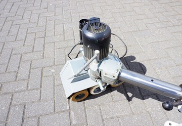 Подача фрезерного станка ELU: 3 ролика