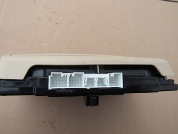 MERCEDES SL W231 R231 231 LAMPA OSVĚTLENÍ KABINY PŘEDNÍ A2319005900