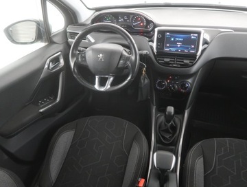 Peugeot 2008 I SUV Facelifting 1.2 PureTech 82KM 2017 Peugeot 2008 1.2 PureTech, Salon Polska, zdjęcie 6