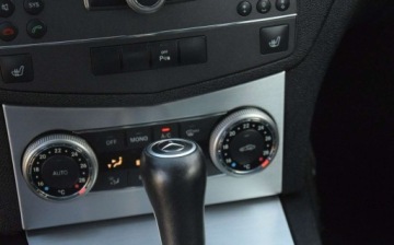 Mercedes Klasa C W204 Limuzyna 1.8 200 CGI BlueEFFICIENCY 184KM 2009 Mercedes-Benz Klasa C 1.8 Kompresor Automat PDC Sprowadzony 1.8 Benzyna, zdjęcie 32