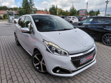 Peugeot 208 I Hatchback 5d Facelifting 1.2 PureTech 110KM 2017 Peugeot 208 Automat Panorama Kamera Navi Sensor Elektryka PDC Alu 1.2 110KM, zdjęcie 2