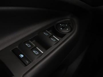 Ford Kuga II SUV Facelifting 1.5 EcoBoost 150KM 2017 Ford Kuga klima auto navi bi-xenon półskóra, zdjęcie 32