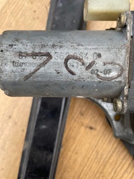 BMW 3 E46 ZVEDÁK PŘEDNÍ PRAVÝ 8362034