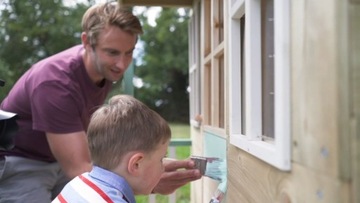 ДВУХЭТАЖНЫЙ ДЕРЕВЯННЫЙ САДОВЫЙ ДОМ ДЛЯ ДЕТЕЙ, БОЛЬШОЙ С ВЕРАНДОЙ И БАЛКОНОМ