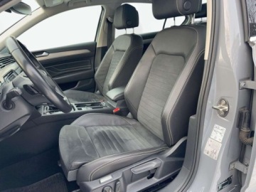 Volkswagen Passat B8 Variant Facelifting 1.5 TSI EVO 150KM 2022 Volkswagen Passat 1.5 TSI 150KM DSG FV23 AppConnect ACC 1.5 Benzyna, zdjęcie 10