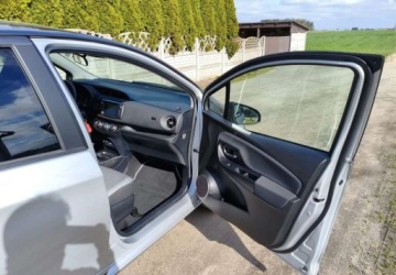 Toyota Yaris III Hatchback 5d Facelifting 2017 1.5 Dual VVT-iE 111KM 2019 Toyota Yaris Toyota Yaris 1.5 20th Anniversary CVT 1.5 Benzyna 111KM, zdjęcie 16