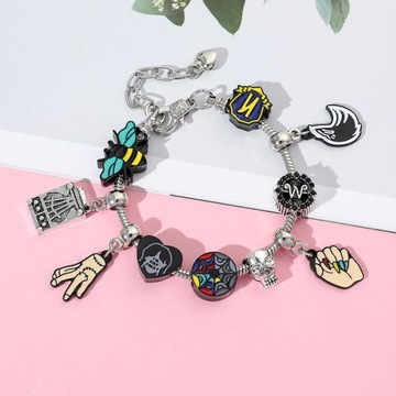 Браслет с металлическими подвесками в виде серии «Уэнсдей Аддамс»