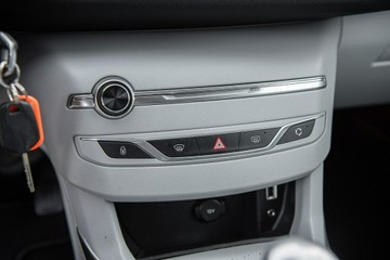 Peugeot 308 II Hatchback 5d 1.6 BlueHDi 120KM 2016 Peugeot 308 GT-Line 1.6BlueHDI 120KM Full Led Navi, zdjęcie 21