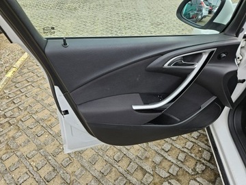 Opel Astra J Sports Tourer 1.4 Turbo ECOTEC 140KM 2012 Opel Astra 1,4 benzyna 140KM zarejestrowany, zdjęcie 13