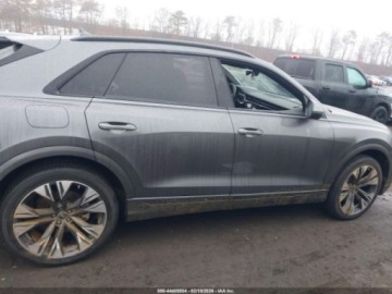 Audi Q8 2024 Audi Q8 Premium Plus 55 Tfsi Quattro 2024 3.0 Benzyna 335KM, zdjęcie 6