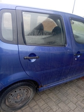 DAIHATSU YRV DVEŘE PRAVÉ ZADNÍ GOLE