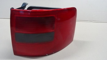 AUDI A6 C5 LAMPA PRAWY TYŁ KOMBI 4B9945096D