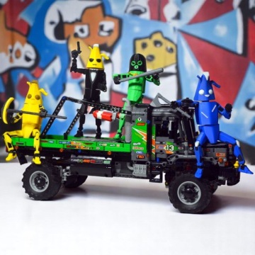 Коллекционная фигурка 22 см MAXI LEGENDS Peely - Fortnite