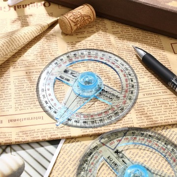 Многофункциональная линейка для рисования кругов-трафаретов для ребенка.