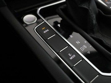 Volkswagen Passat B8 GTE Variant Facelifting 1.4 TSI Plug-In-Hybrid 218KM 2021 Volkswagen Passat 1.4GTE PHEV Automat Panorama, zdjęcie 29
