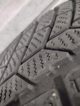 BMW F30 F31 F20 E90 KOLA Z PNEUMATIKA ZIMNÍMI 16"