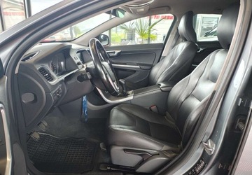 Volvo V60 I Kombi Facelifting 2.0 D3 DRIVE-E 150KM 2015 Volvo V60 Volvo V60 I Zadbane Zarejestrowane 2.0 Diesel 150KM, zdjęcie 12