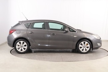 Opel Astra J Hatchback 5d 2.0 CDTI ECOTEC 160KM 2010 Opel Astra 2.0 CDTI, Klima, Klimatronic, Tempomat, zdjęcie 5