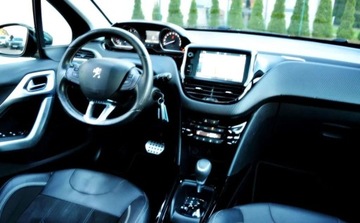 Peugeot 2008 I SUV Facelifting 1.2 PureTech 110KM 2016 Peugeot 2008 Automat, Panorama, Kamera cofania, Nowy rozrzad 1.2 Benzyna, zdjęcie 18