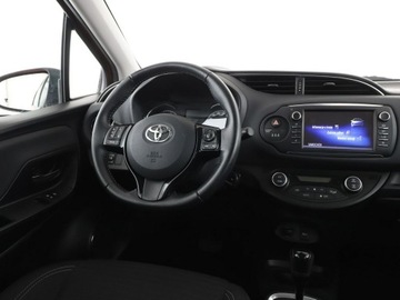 Toyota Yaris III Hatchback 5d Facelifting 2017 1.5 Hybrid 100KM 2018 Toyota Yaris hybryda automat kamera klima-auto., zdjęcie 15