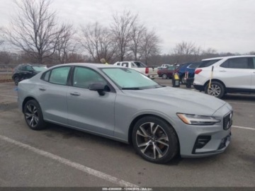 Volvo S60 III 2024 Volvo S60 2024 Volvo S60 B5 FWD Plus Dark Theme 2.0 Benzyna 247KM, zdjęcie 8