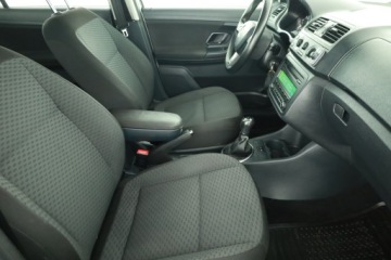 Skoda Fabia II Hatchback Facelifting 1.4 16V 85KM 2014 Skoda Fabia 1.4 16V, Salon Polska, Klima, zdjęcie 6