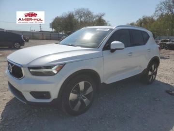 Volvo XC40 2021 Volvo XC 40 T5 Momentum, 2021r., 4x4, 2.0L 2.0 Benzyna 252KM