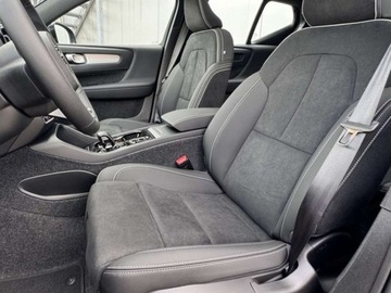 Volvo XC40 2026 VOLVO XC40 B4 Plus Dark Suv 2.0 (211KM) 2026, zdjęcie 4