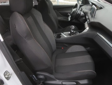 Peugeot 5008 II Crossover 1.2 PureTech 130KM 2017 Peugeot 5008 PureTech 130, Salon Polska, 7 miejsc, zdjęcie 8